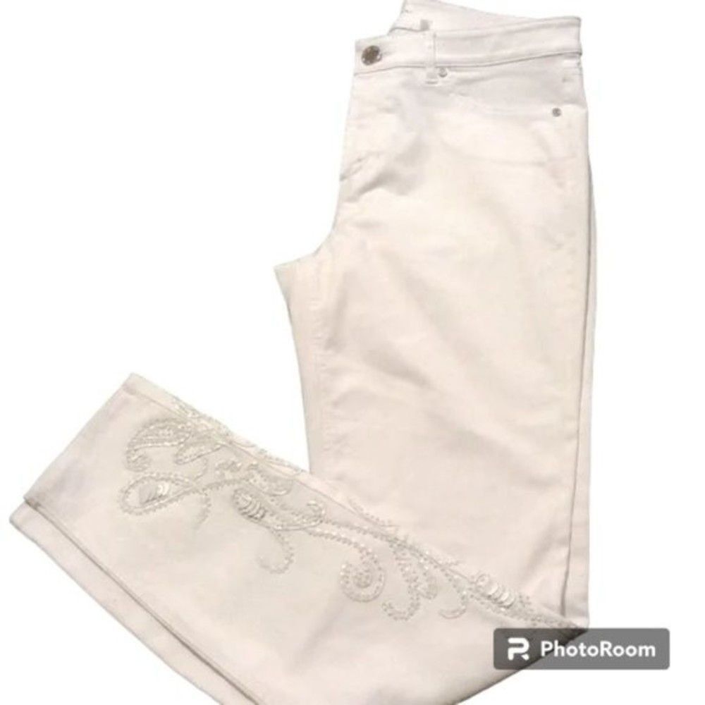 Elie Tahari White Jeans  with Sequins - Great for summer!  Casual and Chic!